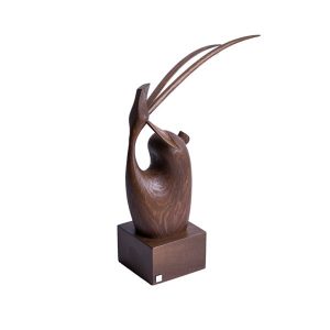 تندیس چوبی طرح آهوی نشسته